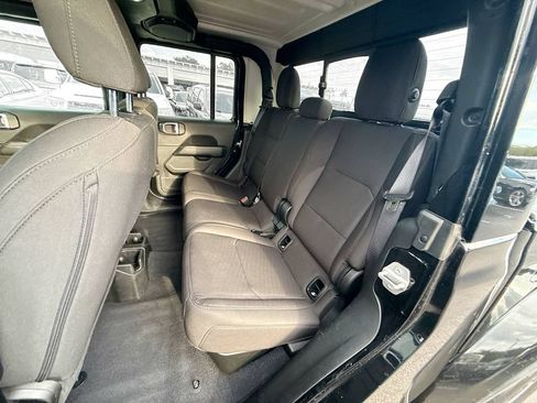 Used 2023 Jeep Gladiator Overland AWD/4WD image 27