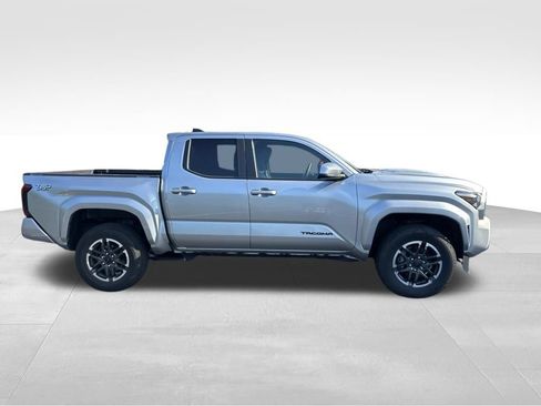 Used 2024 Toyota Tacoma TRD Sport AWD/4WD image 6