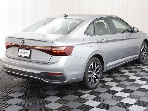 Used 2025 Volkswagen Jetta SE image 19