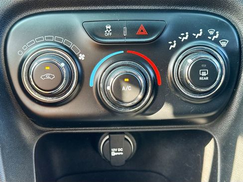 Used 2016 Dodge Dart SXT w/ Rallye Appearance Group image 17