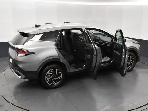 Used 2024 Kia Sportage LX image 6