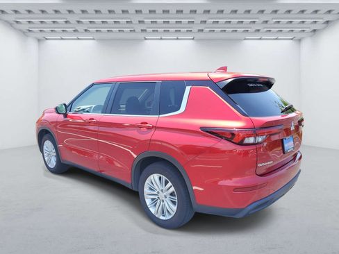 Used 2024 Mitsubishi Outlander ES AWD/4WD image 3