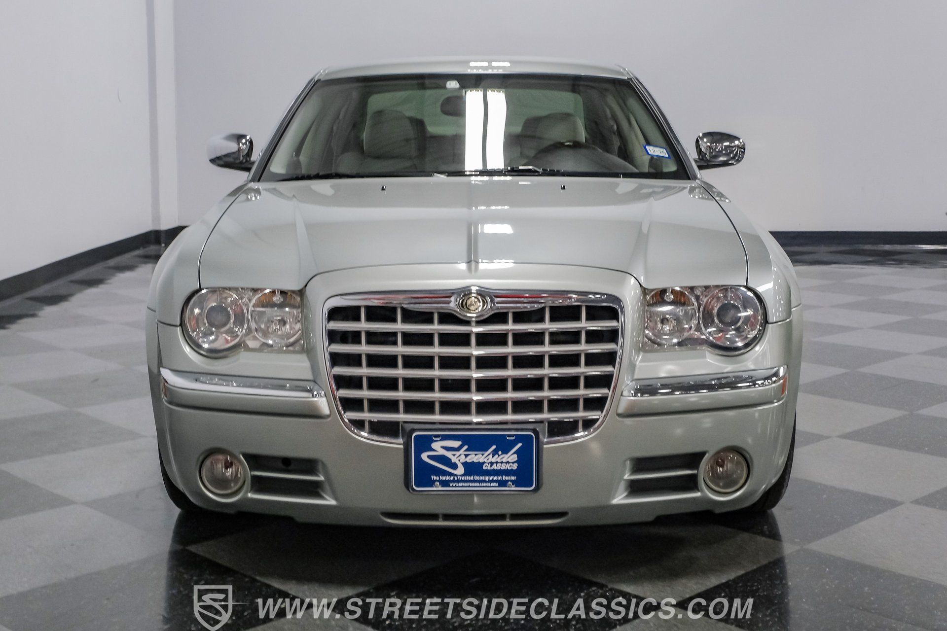 Used 2005 Chrysler 300 C w/ Navigation & Sound Group II RWD image 18