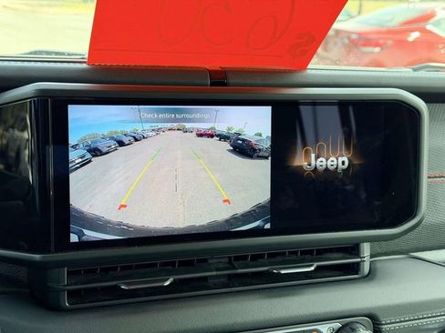 Used 2024 Jeep Wrangler Unlimited Rubicon AWD/4WD image 20