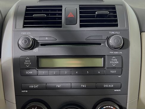 Used 2013 Toyota Corolla LE image 27