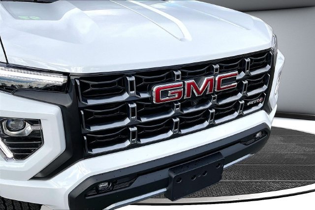 Used 2025 GMC Canyon AT4 w/ Technology Plus Package AWD/4WD image 34
