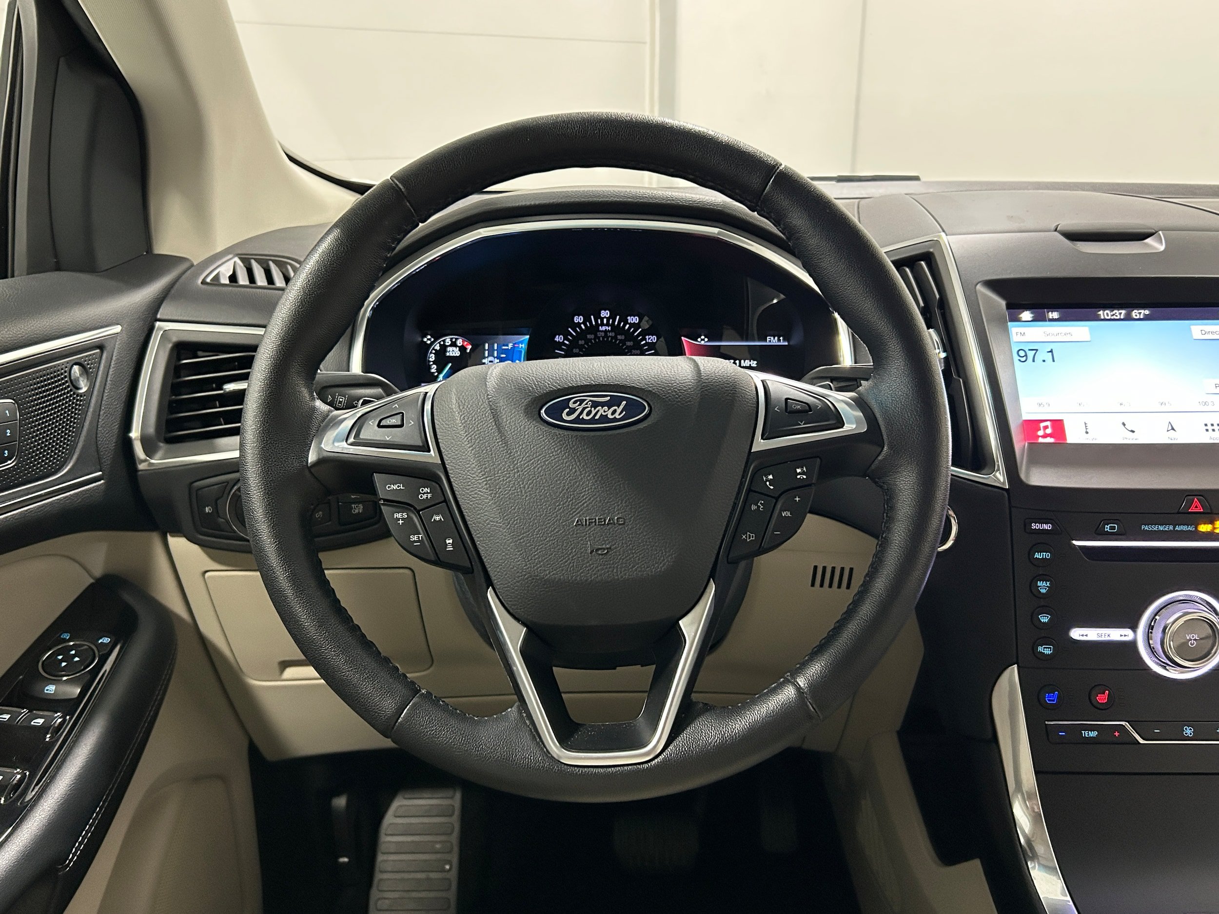 Used 2019 Ford Edge Titanium w/ Equipment Group 301A AWD/4WD image 15