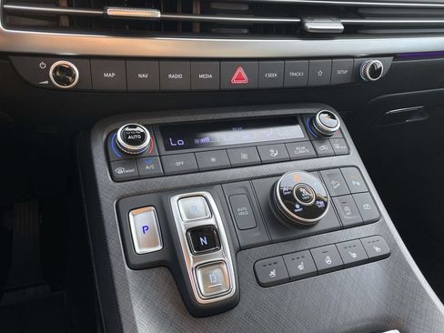 Certified 2025 Hyundai Palisade Limited AWD/4WD image 21