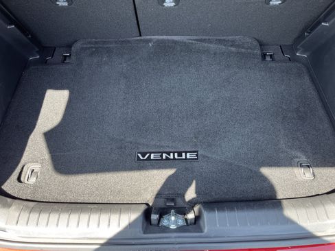 Used 2025 Hyundai Venue SE FWD image 11