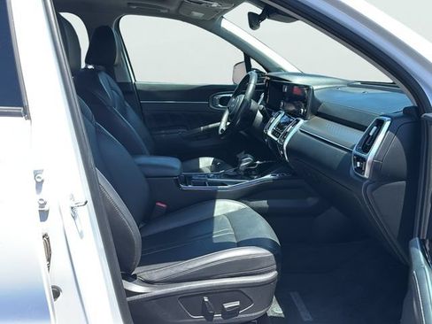 Used 2023 Kia Sorento SX AWD/4WD image 11