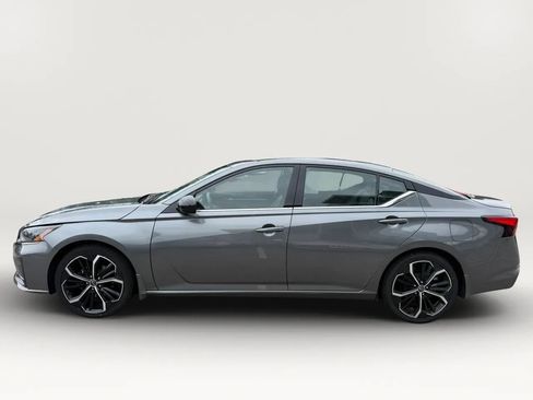 Used 2023 Nissan Altima 2.5 SR w/ SR Premium Package FWD image 4