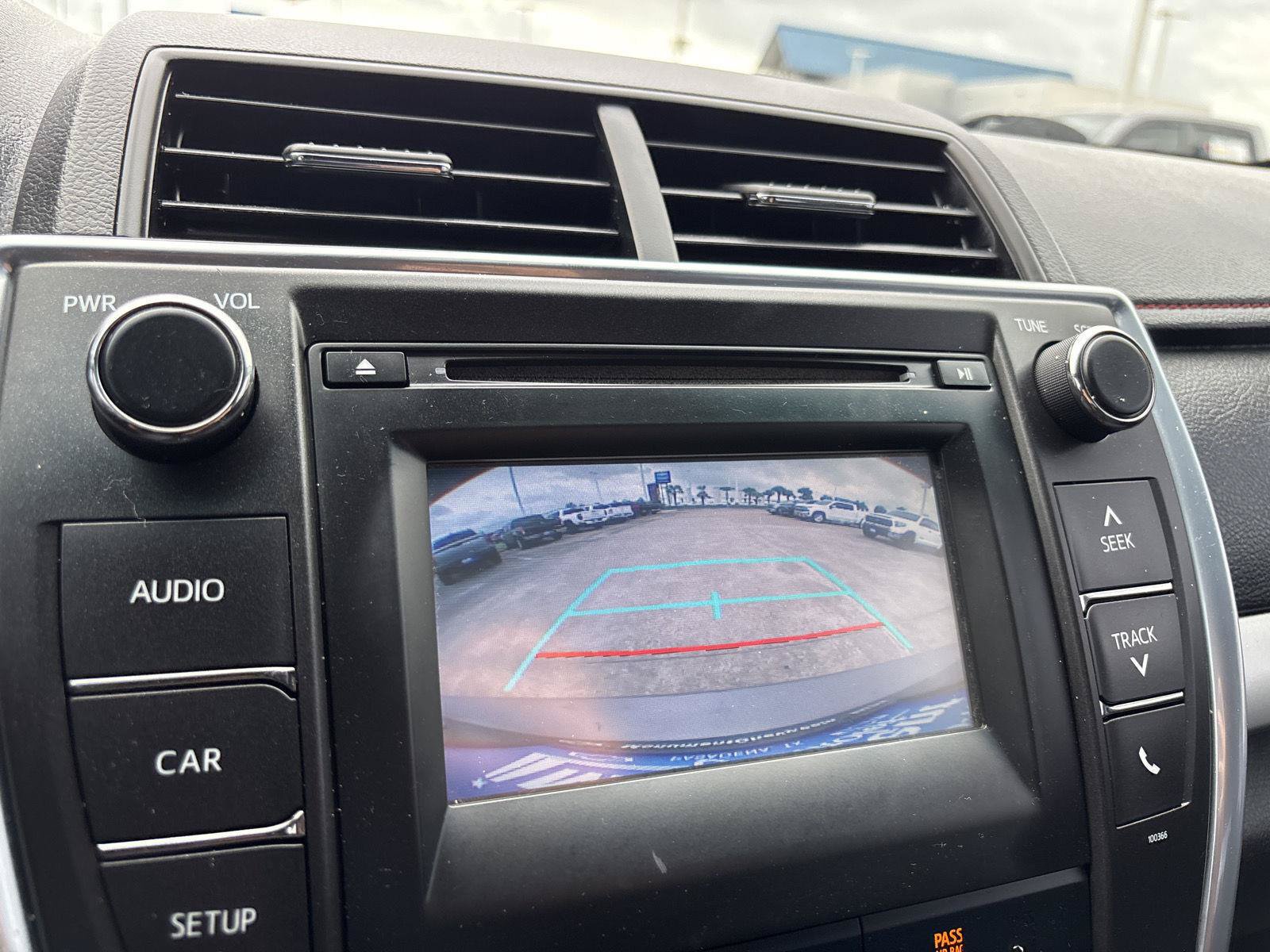 Used 2015 Toyota Camry SE FWD image 28