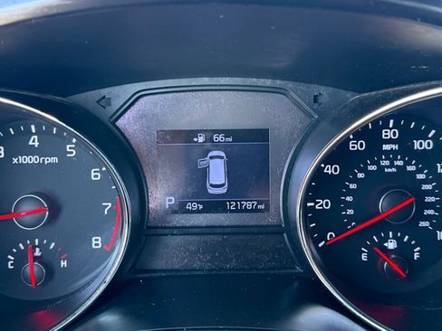 Used 2019 Kia Sedona L image 28