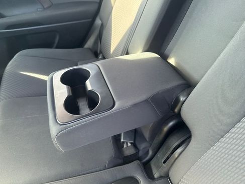 Used 2019 Toyota Highlander LE image 34