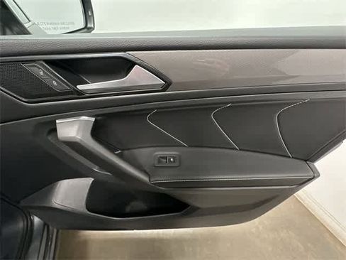 Certified 2022 Volkswagen Tiguan SE image 24