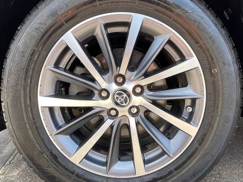 Used 2017 Toyota Highlander XLE FWD image 10