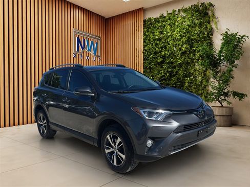 Used 2018 Toyota RAV4 XLE AWD/4WD image 1