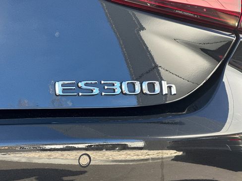 Used 2025 Lexus ES 300h w/ Premium Package image 21