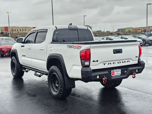 Used 2019 Toyota Tacoma TRD Off-Road image 3