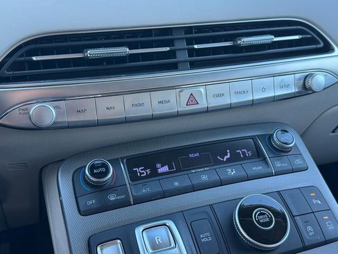 Used 2021 Hyundai Palisade Limited image 19