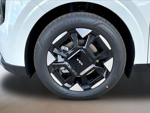 New 2026 Kia Carnival EX FWD image 11