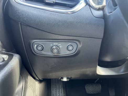 Used 2023 Chevrolet Equinox Premier image 24