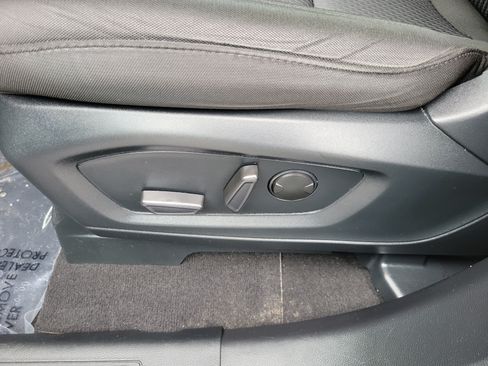 Certified 2024 Ford Explorer XLT RWD image 11