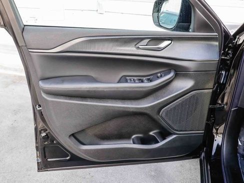 New 2025 Jeep Grand Cherokee Altitude image 22