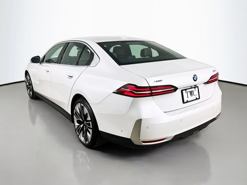 Used 2025 BMW 530i xDrive w/ Premium Package AWD/4WD image 7