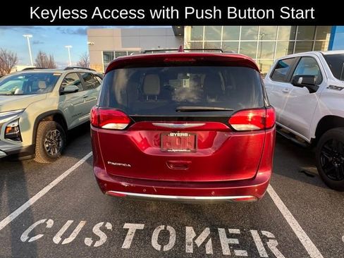 Used 2018 Chrysler Pacifica Touring-L image 4