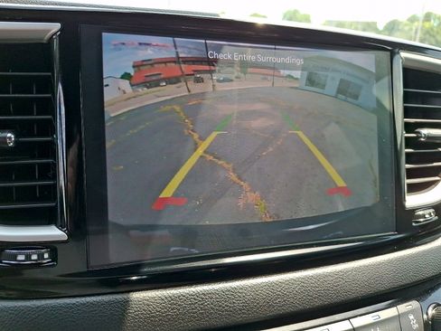 Used 2025 Chrysler Pacifica Select FWD image 15