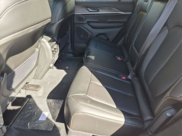 New 2026 Jeep Grand Cherokee Limited AWD/4WD image 16