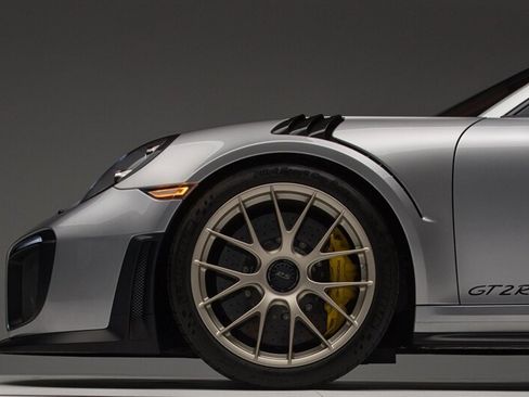Used 2018 Porsche 911 GT2 RS image 6
