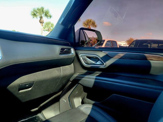 Used 2022 Chevrolet Tahoe Z71 w/ Z71 Off-Road Package AWD/4WD image 18