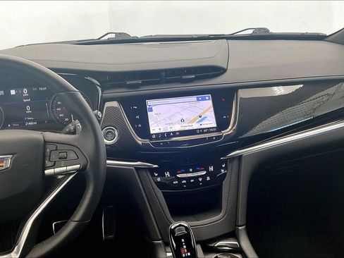 Used 2025 Cadillac XT6 Sport w/ Technology Package image 6
