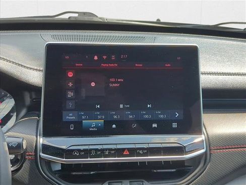 Used 2024 Jeep Compass Trailhawk image 10