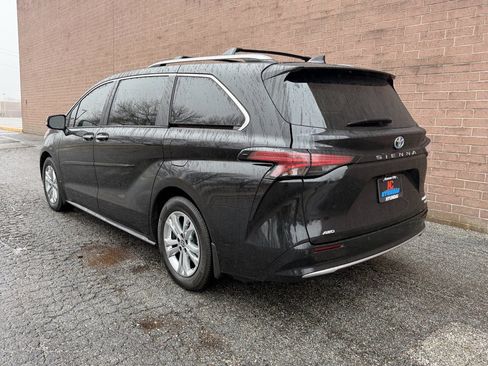Used 2022 Toyota Sienna Platinum w/ Protection Package (TMS) image 3