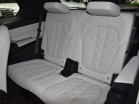 Used 2025 BMW X7 xDrive40i w/ Premium Package AWD/4WD image 15