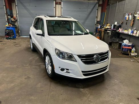 Used 2011 Volkswagen Tiguan S image 3