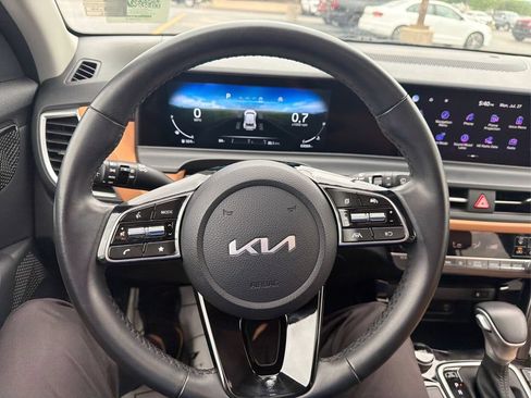 Used 2024 Kia Seltos EX AWD/4WD image 14