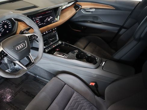 Used 2023 Audi e-tron GT Prestige w/ Prestige Package image 21