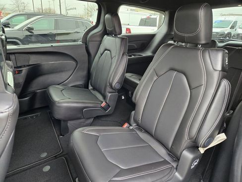 New 2026 Chrysler Pacifica Select image 26