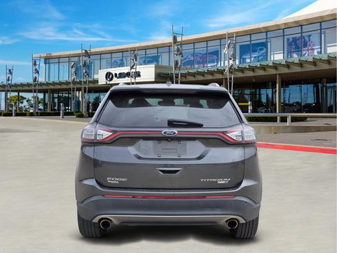 Used 2018 Ford Edge Titanium w/ Technology Package image 4