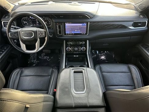 Used 2021 GMC Yukon XL Denali w/ Denali Premium Package image 19