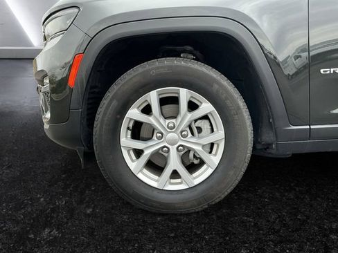 Used 2024 Jeep Grand Cherokee Limited RWD image 11