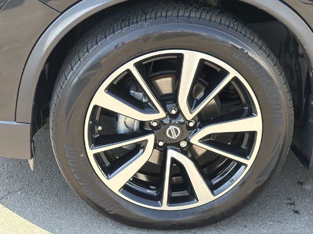 Used 2019 Nissan Rogue SL w/ Premium Package FWD image 16