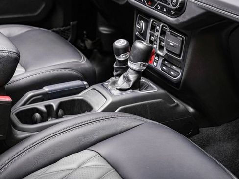 Used 2024 Jeep Wrangler Unlimited Rubicon w/ Technology Group image 35