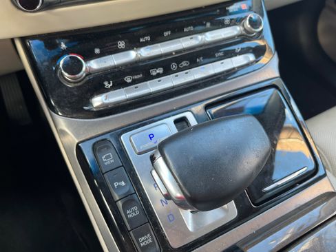 Used 2017 Genesis G90 5.0 Ultimate AWD/4WD image 18