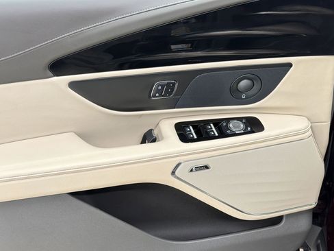 Used 2025 Lincoln Nautilus Reserve AWD/4WD image 13