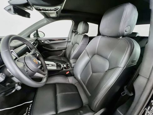 Certified 2023 Porsche Macan AWD/4WD image 5
